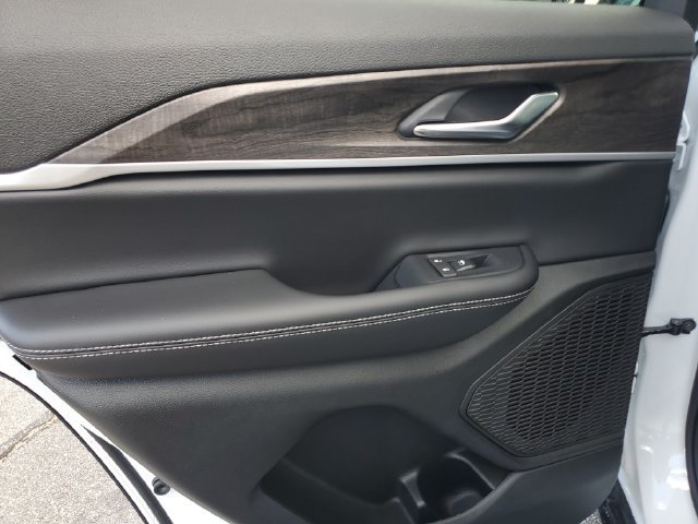 New 2027 Jeep Grand Cherokee Altitude AWD/4WD image 15