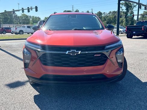 Used 2024 Chevrolet Trax RS w/ Sunroof Package FWD image 5