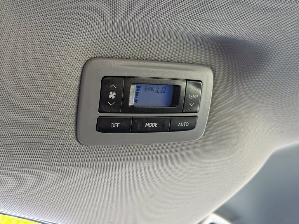 Used 2018 Toyota Sienna LE FWD image 34