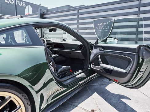 Used 2025 Porsche 911 GT3 w/ Weissach Package RWD image 29