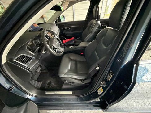 Used 2020 Volvo XC90 T6 Momentum w/ Protection Package Premier AWD/4WD image 3