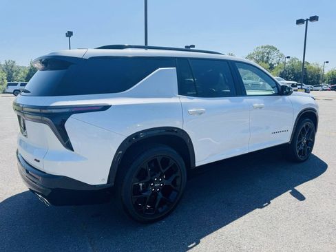 Used 2024 Chevrolet Traverse RS image 8