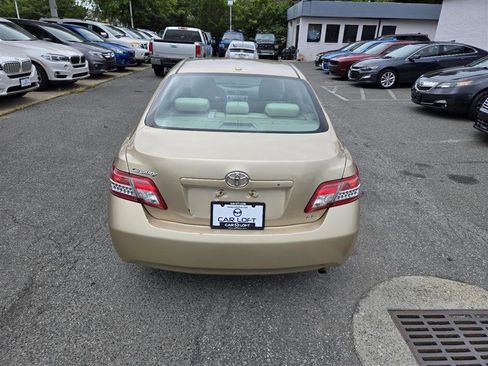 Used 2010 Toyota Camry LE image 6