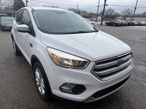 Used 2017 Ford Escape SE image 1