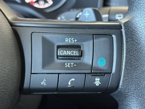 Used 2024 Nissan Rogue SV AWD/4WD image 39