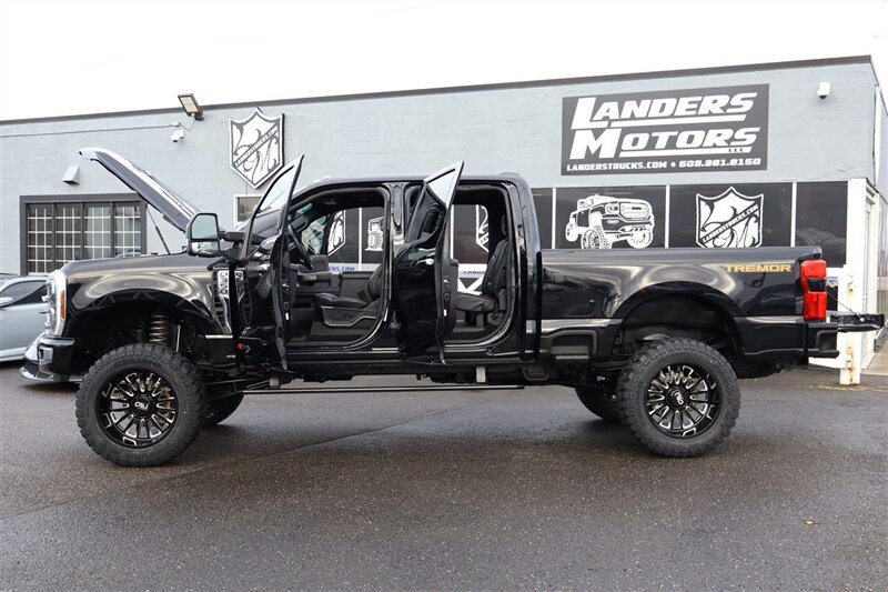Used 2024 Ford F350 Platinum w/ Tremor Off-Road Package AWD/4WD image 31