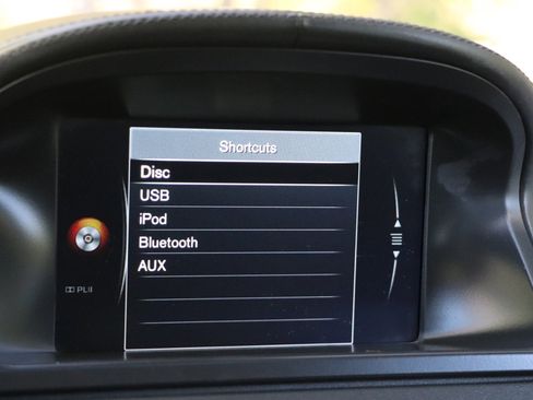 Used 2016 Volvo XC70 T5 Platinum w/ Climate Package image 26