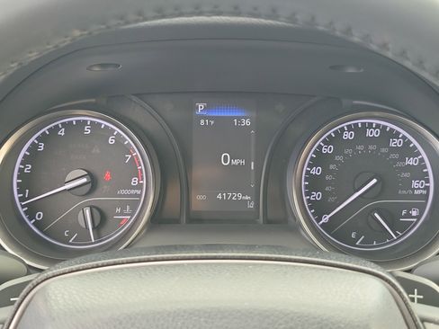 Used 2021 Toyota Camry SE image 3