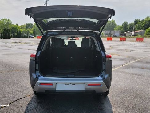 Used 2025 Nissan Pathfinder SL FWD image 11