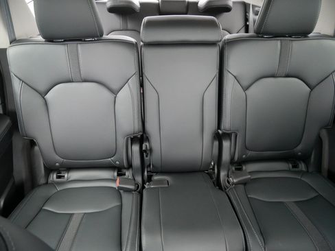 Certified 2023 Honda Pilot Touring image 13