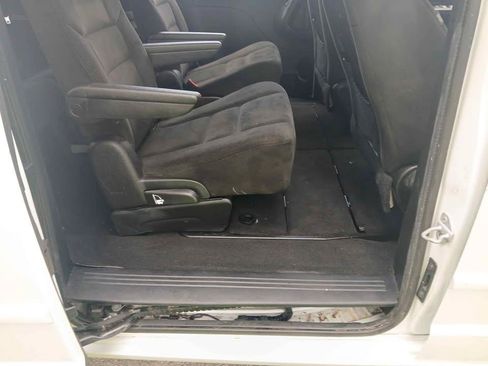 Used 2016 Dodge Grand Caravan SE FWD image 14