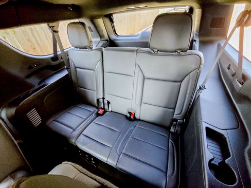 Used 2024 GMC Yukon XL Denali image 28