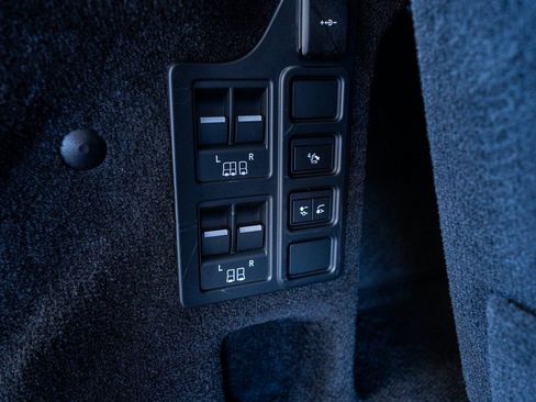 Used 2024 Land Rover Discovery Dynamic SE image 60