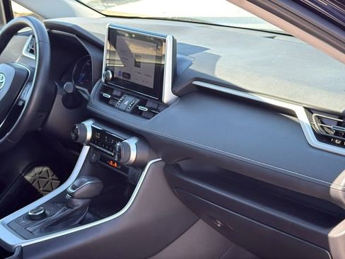 Used 2024 Toyota RAV4 XLE Premium image 32