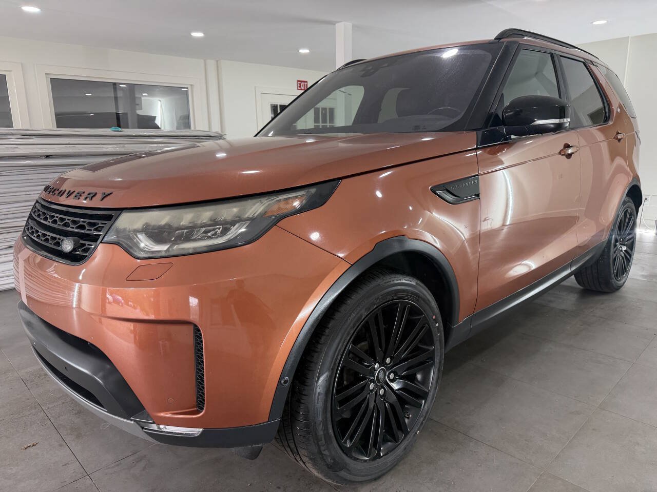 Used 2017 Land Rover Discovery HSE AWD/4WD image 1