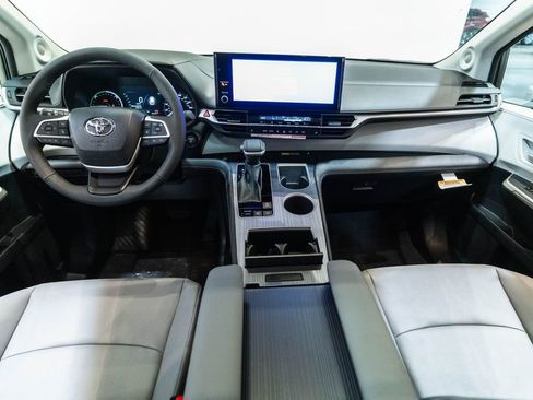 New 2026 Toyota Sienna XLE FWD image 14