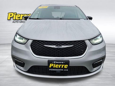 Used 2024 Chrysler Pacifica Touring-L image 8