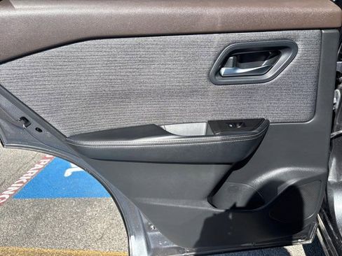 Used 2022 Nissan Rogue SV image 22