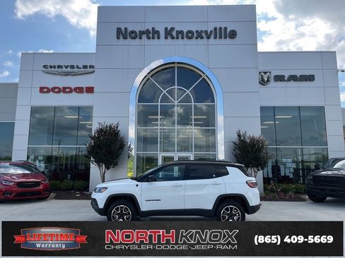 Used 2024 Jeep Compass Trailhawk image 2