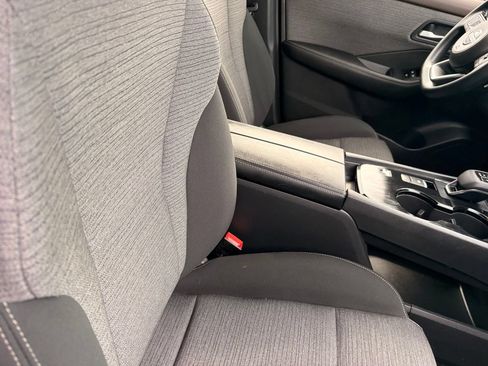 Certified 2023 Nissan Rogue SV FWD image 10
