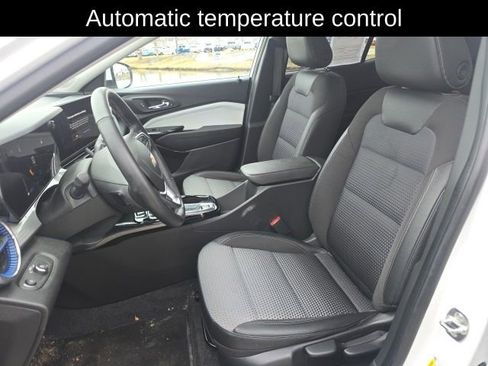 Used 2024 Chevrolet Trax LT w/ Driver Confidence Package image 9