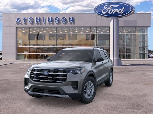 Used 2026 Ford Explorer Active AWD/4WD image 2