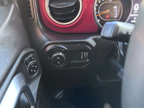 Used 2023 Jeep Gladiator Rubicon w/ Cold Weather Group image 23