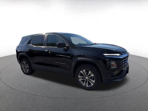 Used 2025 Chevrolet Equinox LT AWD/4WD image 2