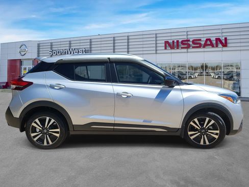 Used 2019 Nissan Kicks SR w/ SR Premium Package FWD image 4