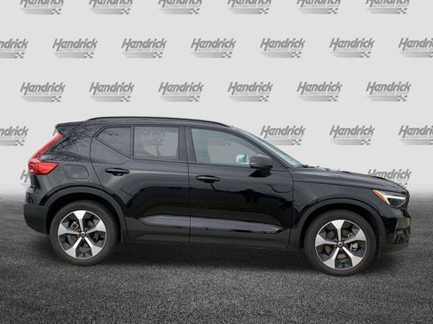 Used 2025 Volvo XC40 B5 Plus image 11