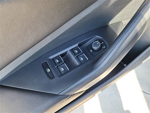 Used 2024 Volkswagen Jetta SE image 10