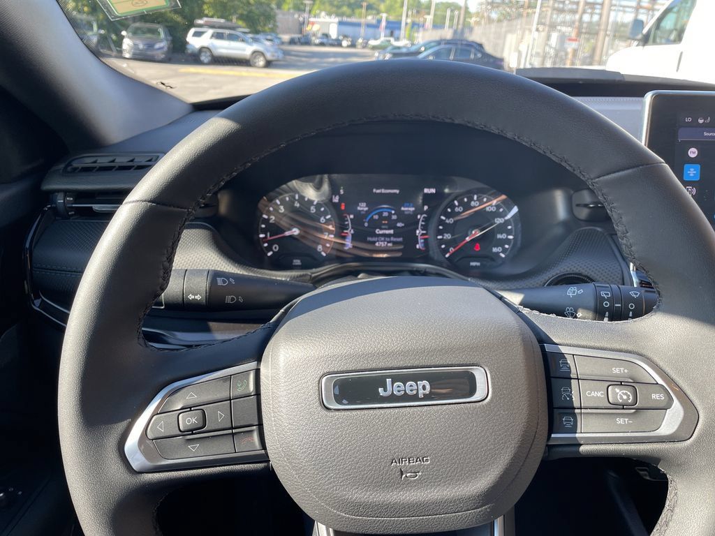 Used 2026 Jeep Compass Limited AWD/4WD image 17