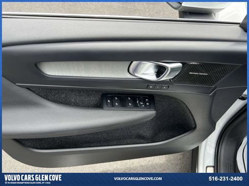Certified 2024 Volvo XC40 B5 Plus w/ Protection Package Premier image 15