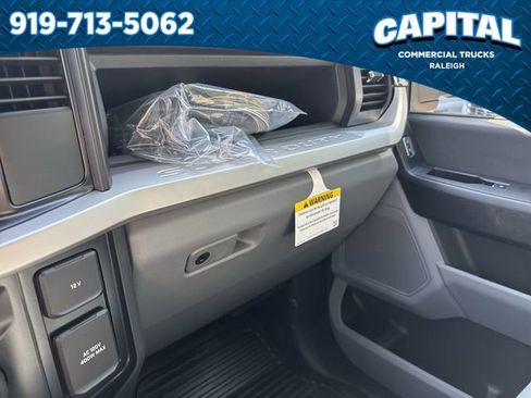 New 2025 Ford F550 4x4 Crew Cab image 28
