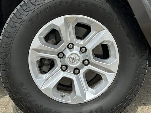 Used 2021 Toyota 4Runner SR5 image 10