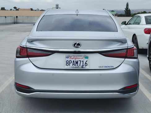 Used 2020 Lexus ES 300h w/ Premium Package FWD image 4