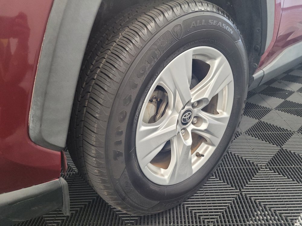 Used 2021 Toyota RAV4 XLE w/ Convenience Package FWD image 31