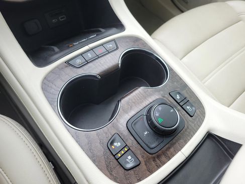 Used 2021 GMC Acadia Denali w/ Denali Technology Package image 31