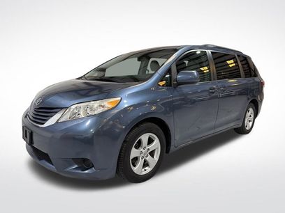 Used 2017 Toyota Sienna LE
