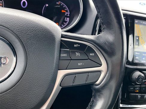 Used 2020 Jeep Grand Cherokee Altitude image 23