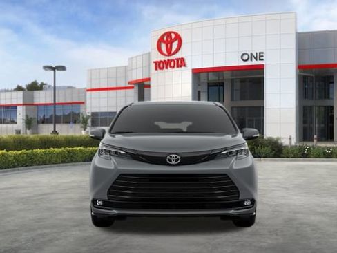 New 2026 Toyota Sienna XLE Woodland Edition image 18