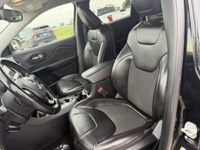 Used 2021 Jeep Cherokee Latitude Plus AWD/4WD image 10