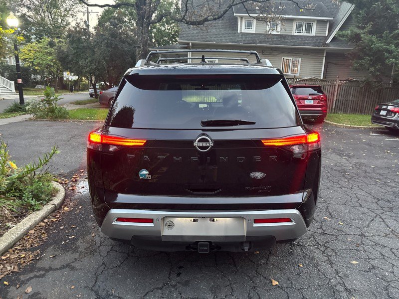 Used 2024 Nissan Pathfinder Platinum w/ Lighting Package (N93) AWD/4WD image 16