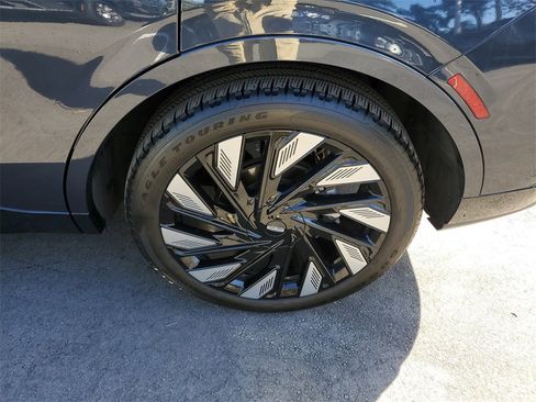 Certified 2024 Lincoln Nautilus Reserve w/ Equipment Group 203A image 7