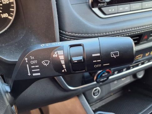 Used 2023 Nissan Rogue SV FWD image 11