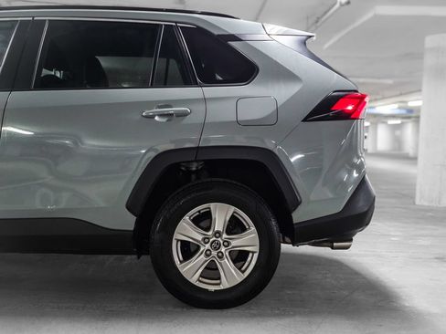 Used 2021 Toyota RAV4 XLE FWD image 16