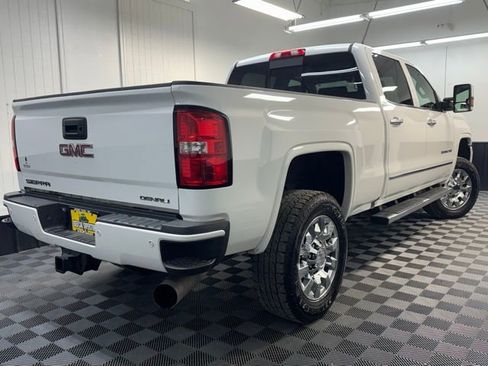 Used 2017 GMC Sierra 2500 Denali w/ Duramax Plus Package image 5