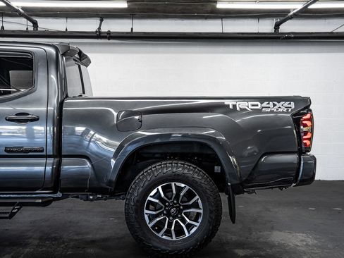 Used 2020 Toyota Tacoma TRD Sport w/ Technology Package AWD/4WD image 13