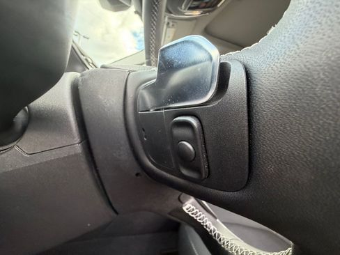 Used 2023 Jeep Grand Cherokee Laredo w/ Luxury Tech Group I image 22