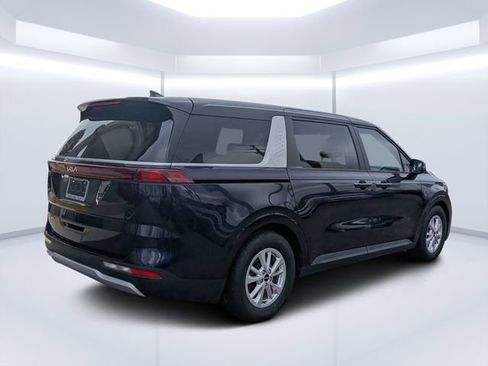 Used 2022 Kia Carnival LX image 3